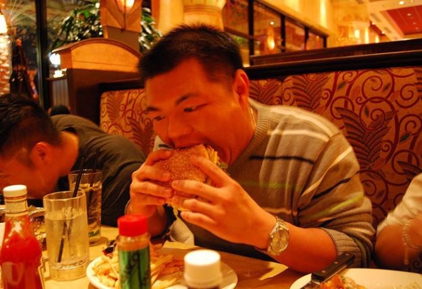 Japanese-Eating-Feces-Burger-Yummy